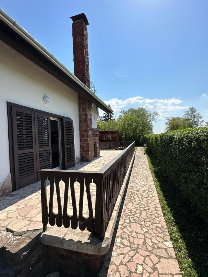 Hangulatos Balaton parti nyaraló Révfülöp Exterior foto